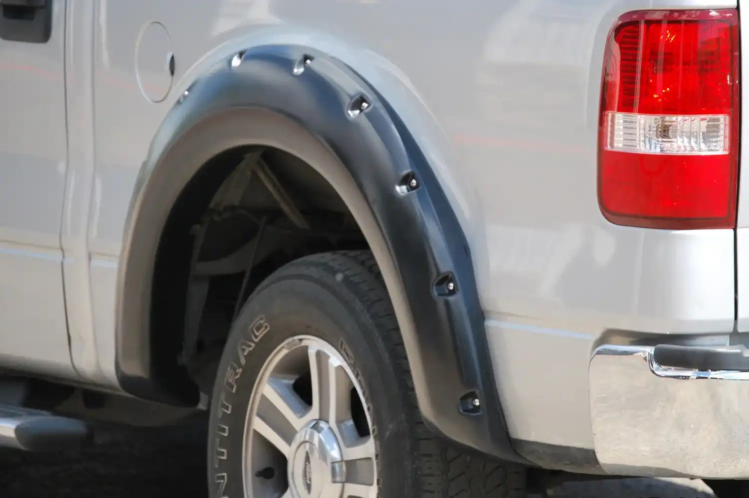 Lund_RXFlares_rx135SB_on_vehicle.jpg