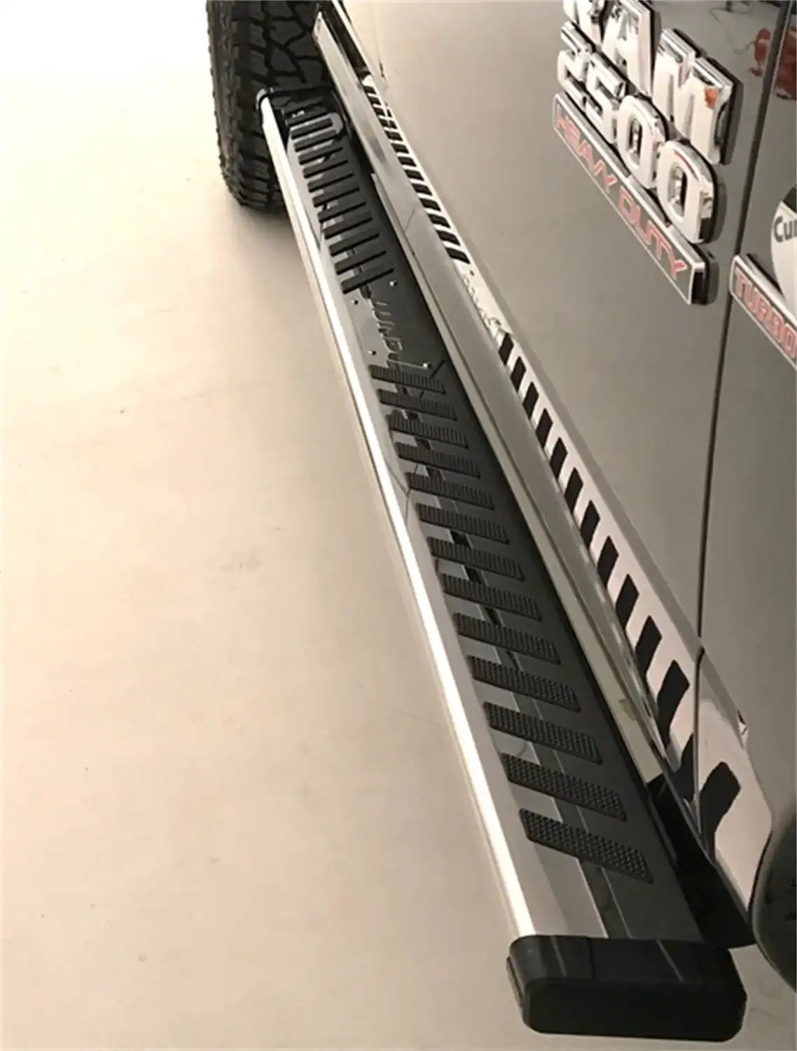 Lund_Summit_Ridge_2_0_Running_Board.jpg