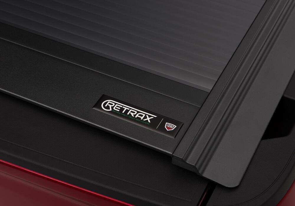 RX_OneMX_GMC-Canyon17_Details_02Badge.jpg