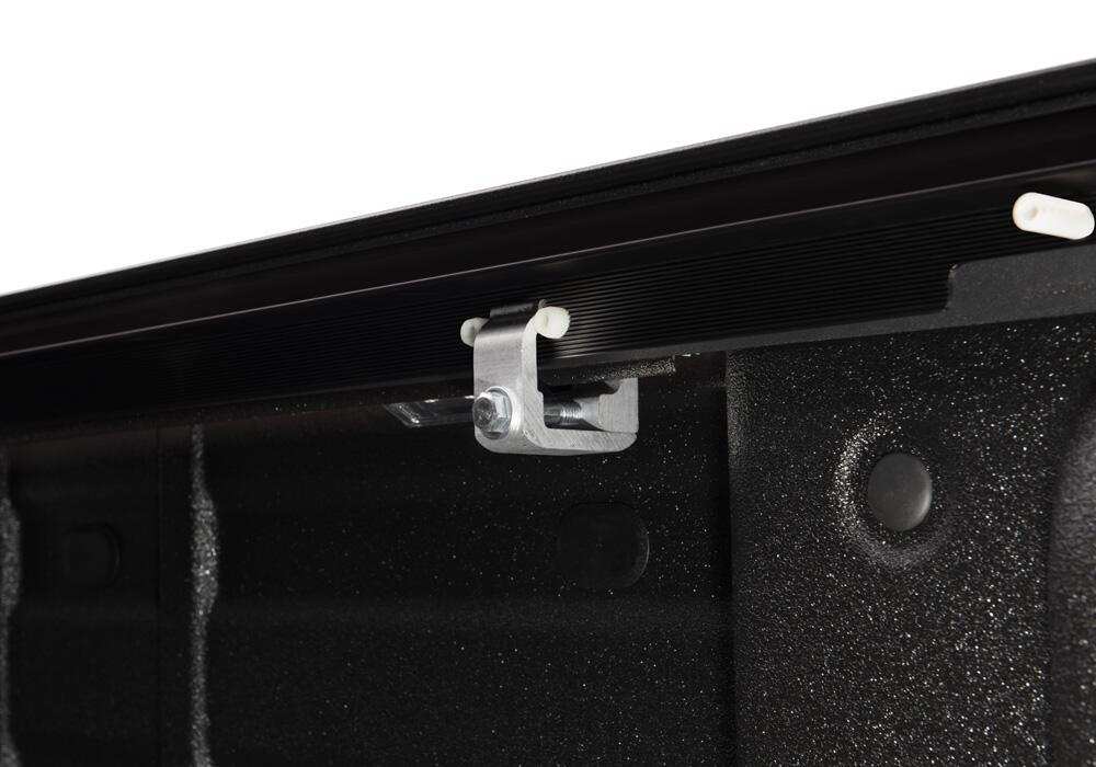 RX_OneMX_GMC-Canyon17_Details_05Clamp.jpg