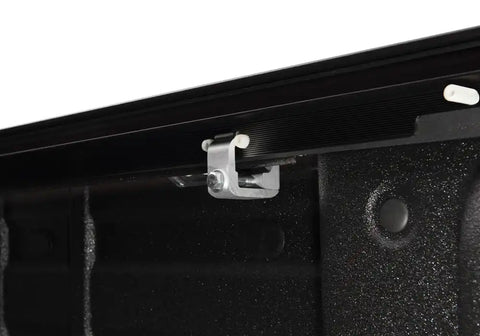 RX_OneMX_GMC-Canyon17_Details_05Clamp.jpg