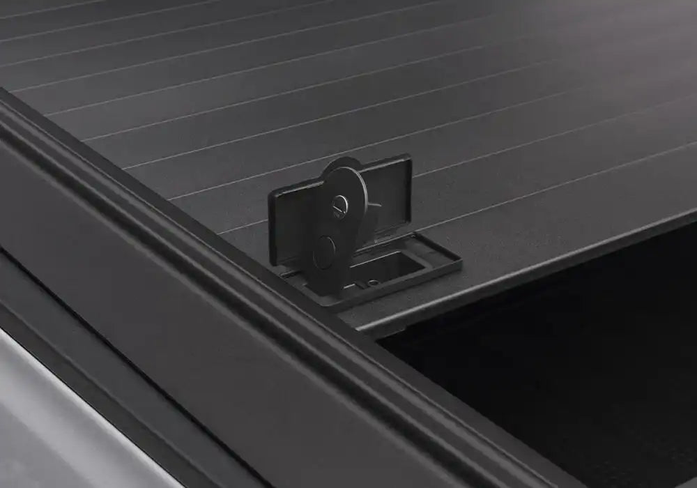 RX_OneMX_Ridgeline_Silver_Details_01KeyLock.jpg