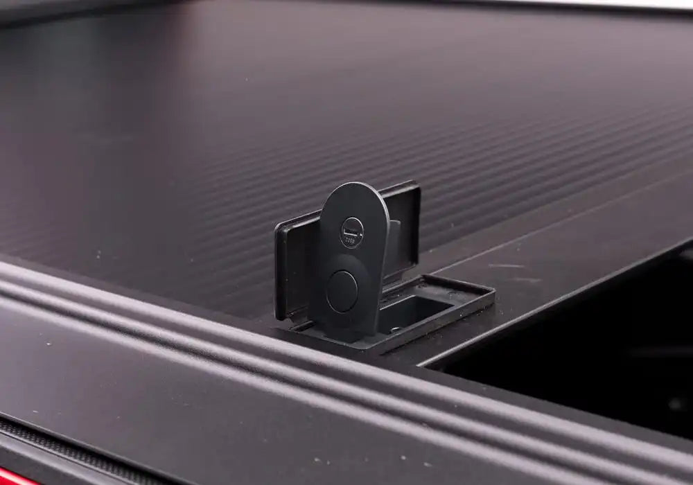 RX_OneMX_Toyota-Tacoma_Red_Details_03KeyLock-handle.jpg