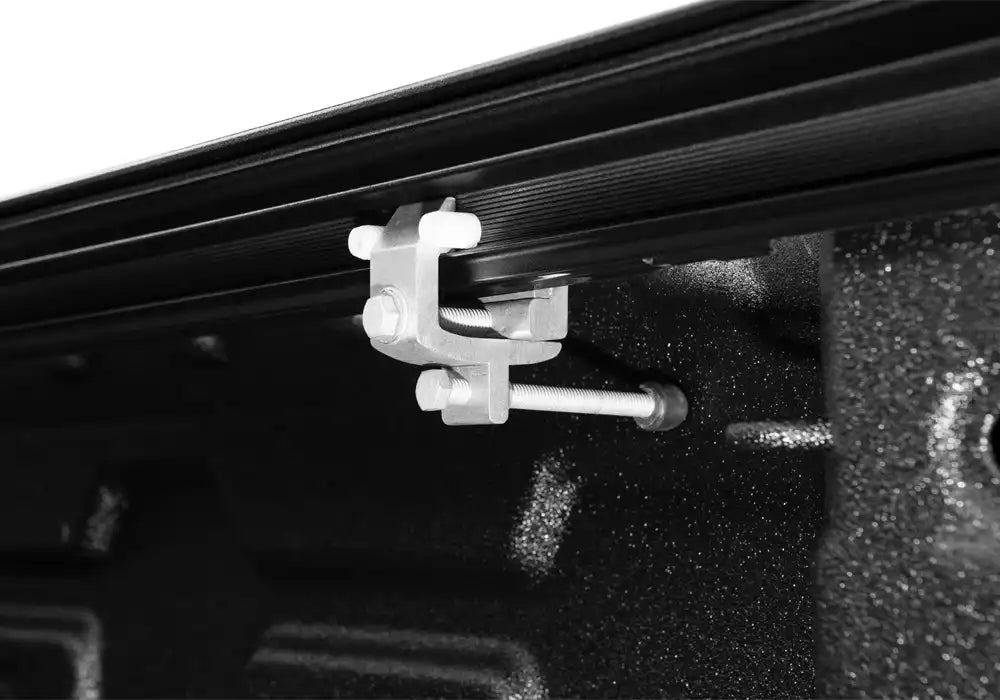 RX_ProXR_20Chevy-2500_Details_05Clamp.jpg