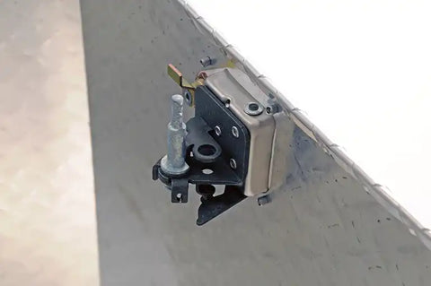 Dee Zee DZ91717 Tool Box - Specialty Triangle BT Alum