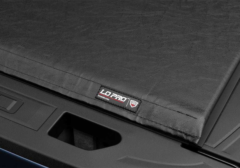 TX_LoPro_20Chevy-HD2500_Details_01_Badge.jpg