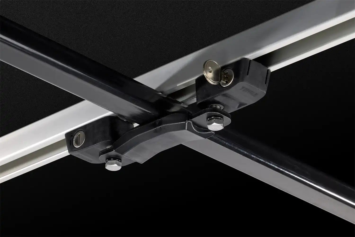 Thule_Mounting_Bracket_06_901882.jpg