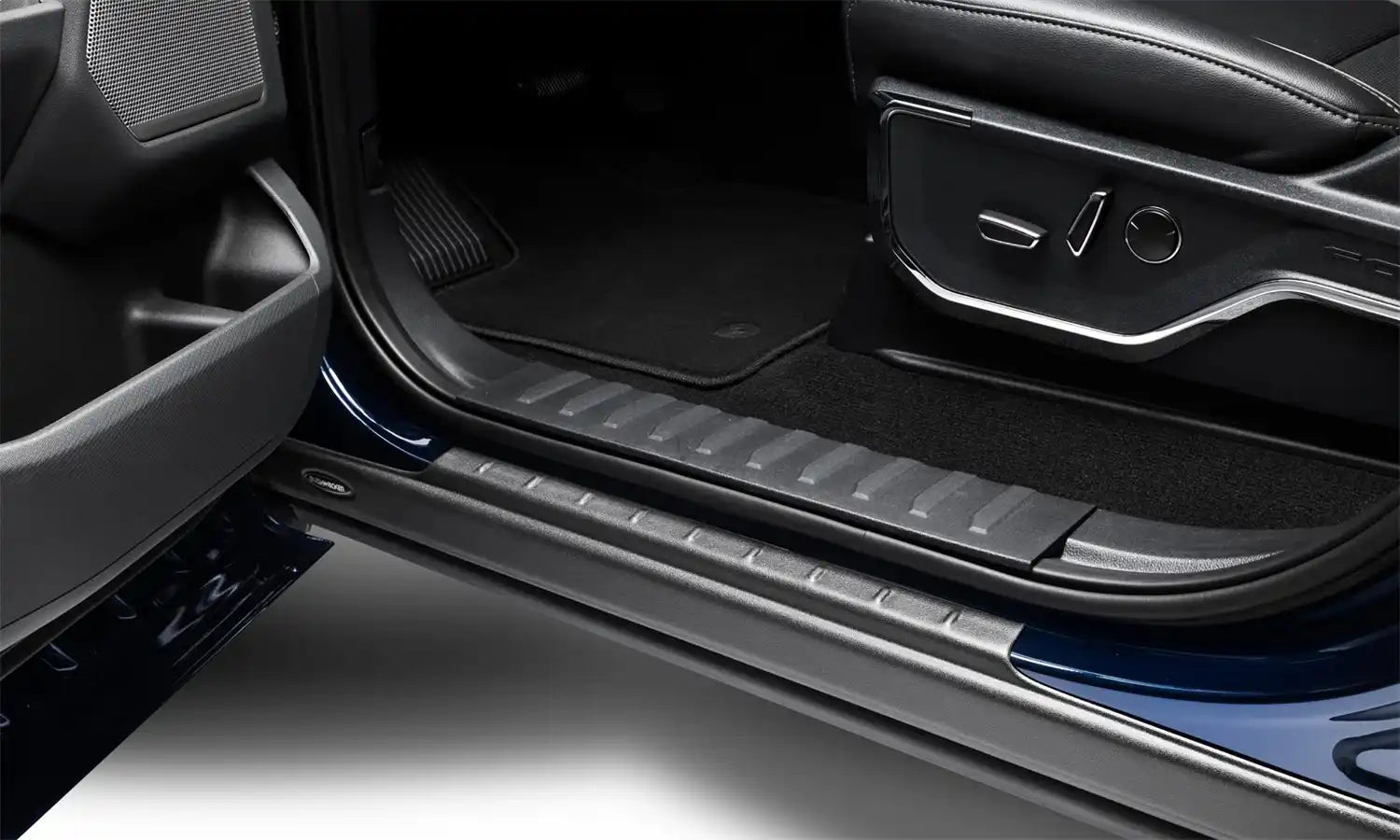 TrailArmor_RockerPanel_onvehicle_14125.jpg