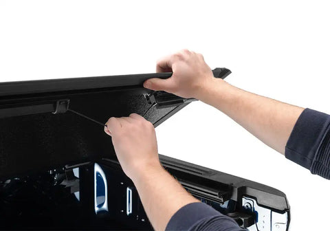 UC_ArmorFlex_21Ford-F150_Details_04ReleaseCord.jpg