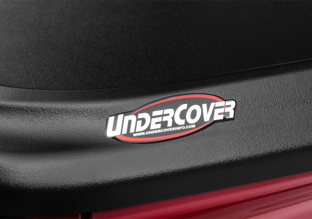 UC_SE_19Chevy-Silverado_Details_02Badge.jpg