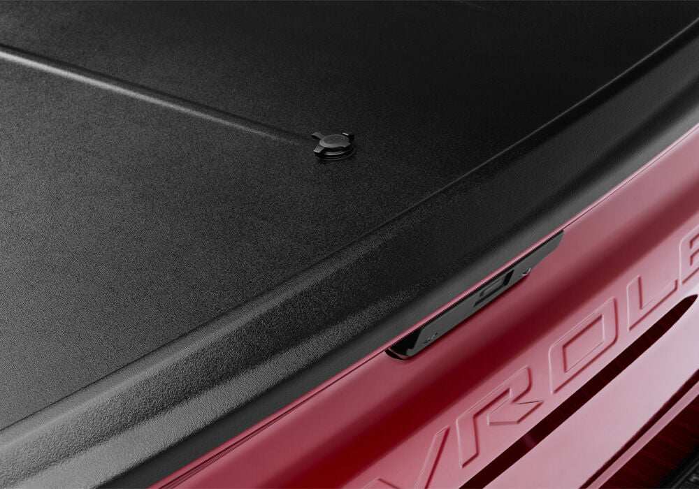 UC_SE_19Chevy-Silverado_Details_04Lock.jpg