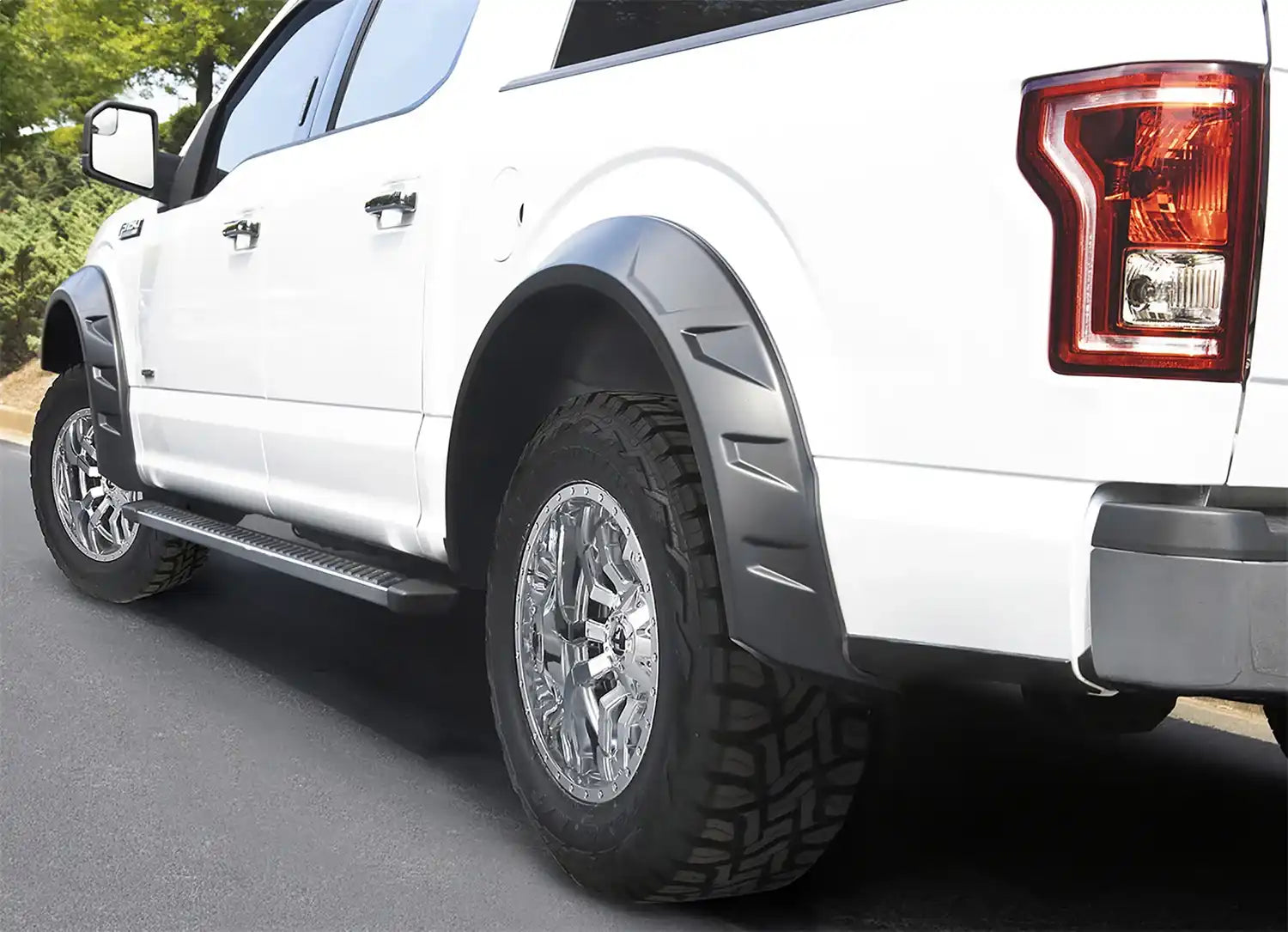 bushwacker_drtfenderflares_2015_2017_fordf150_20957-02_lifestyle.jpg