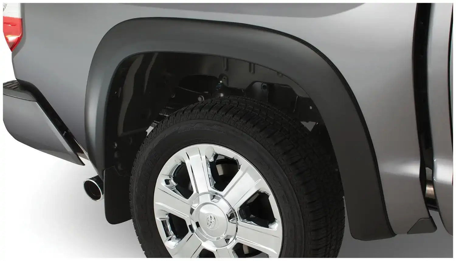 bushwacker_oestyle_rep_rear_onvehicle_30030-02.jpg