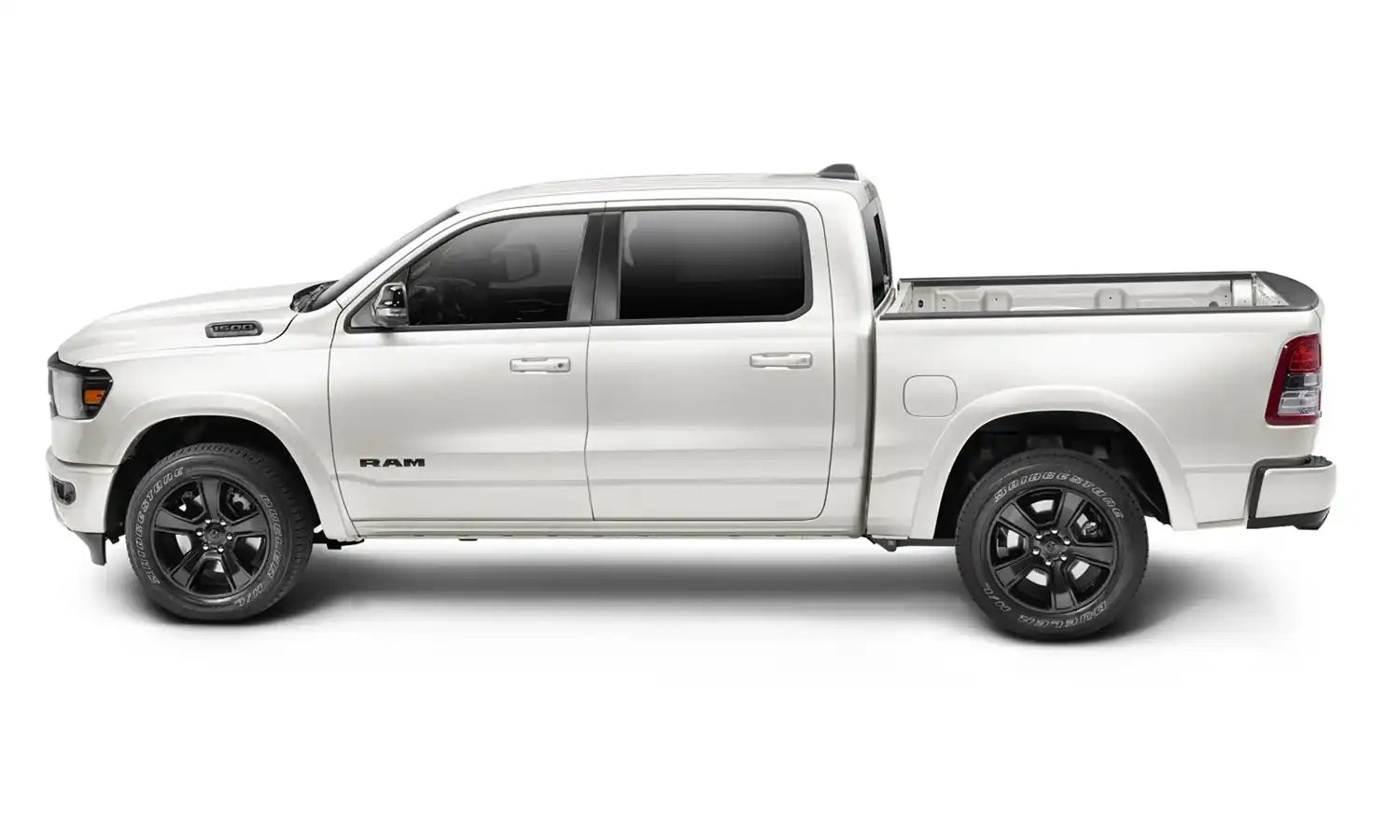 bw_OEflares_19-21ram1500_ivryPearlTriCoat_side_50928-25.jpg