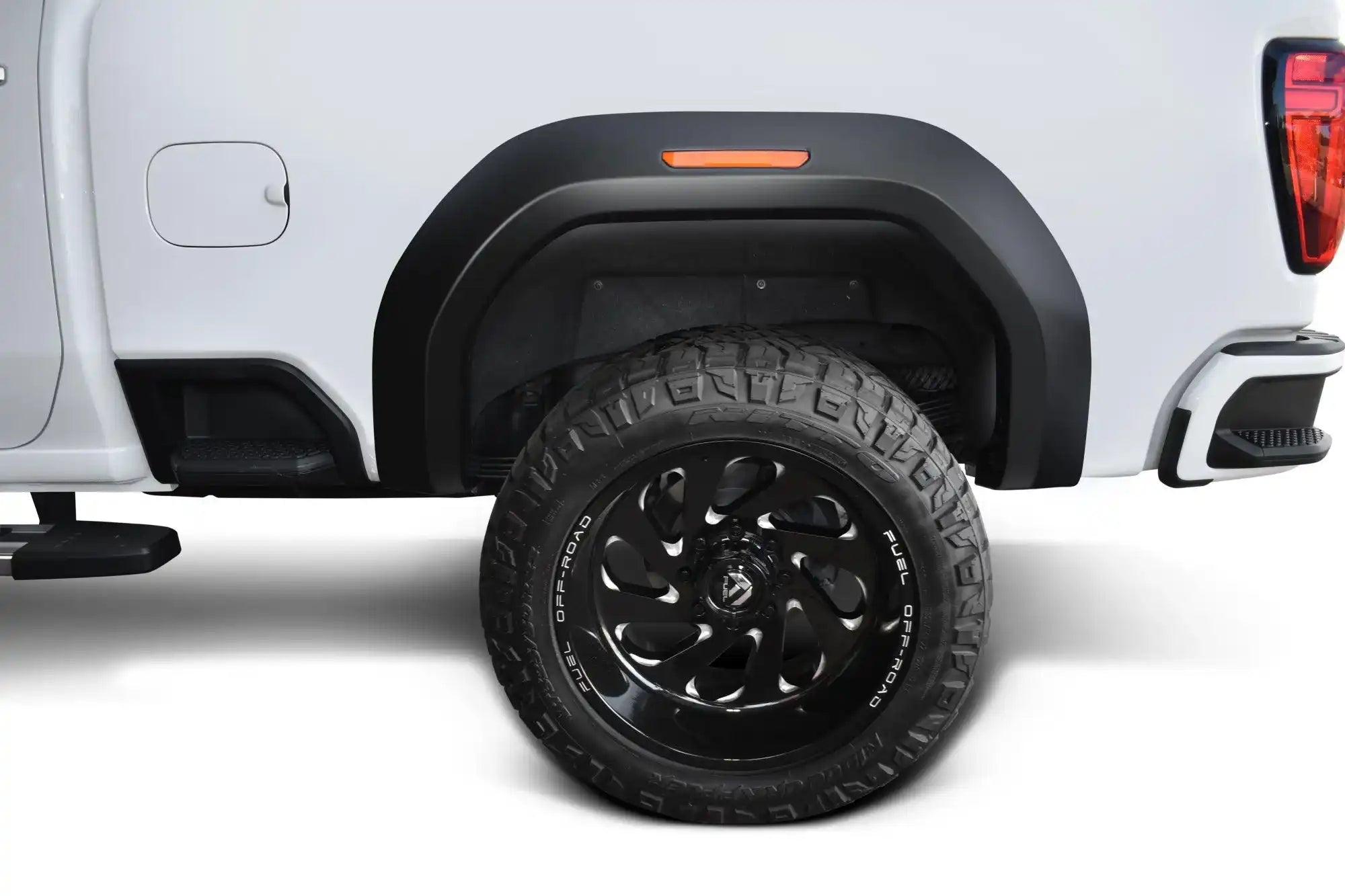 bw_extend-a-fender_Flares_20gmcSierrahd_rear_40160-02.jpg