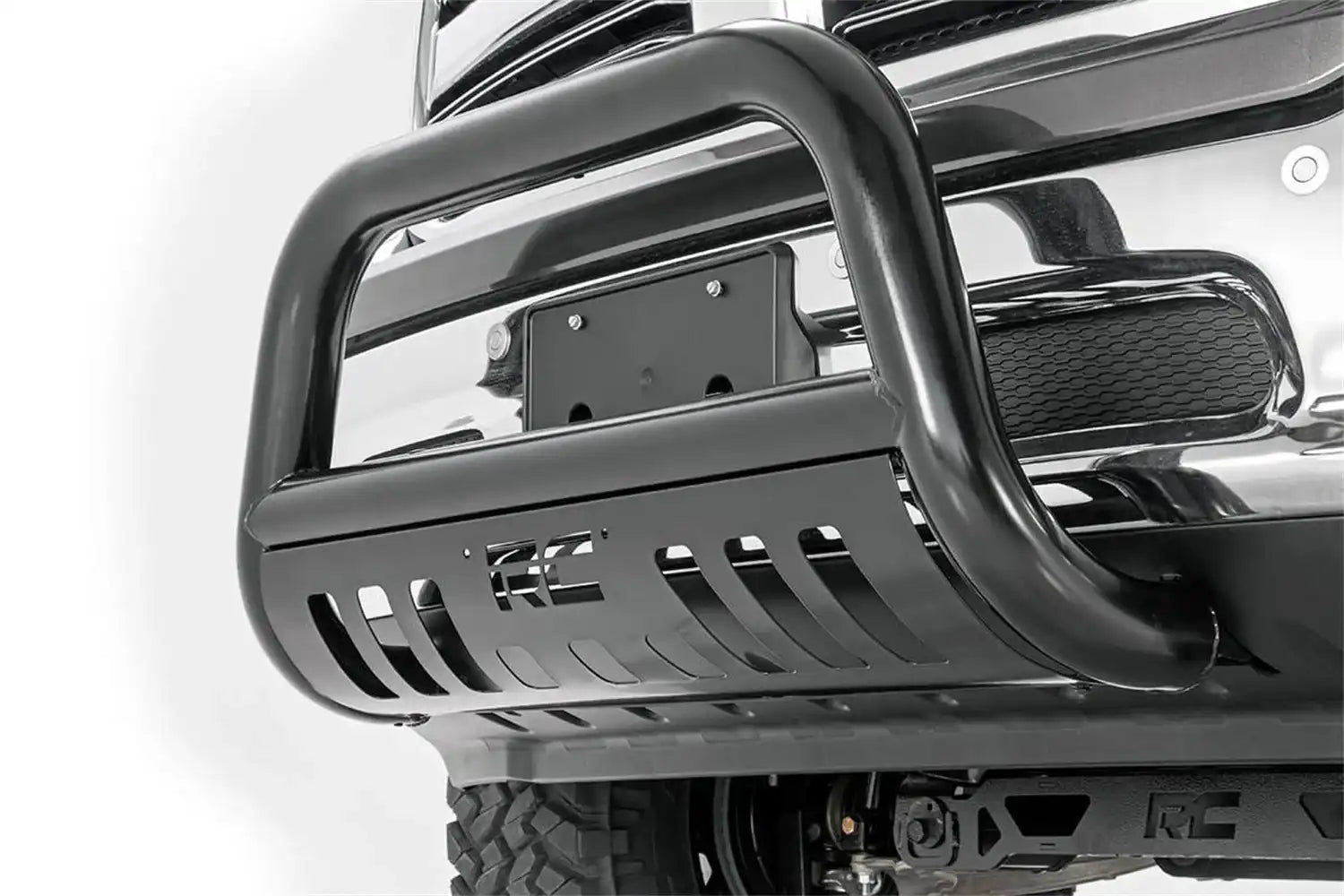 dodge-16-ram1500-gray-studio-bd2091-right_2.jpg