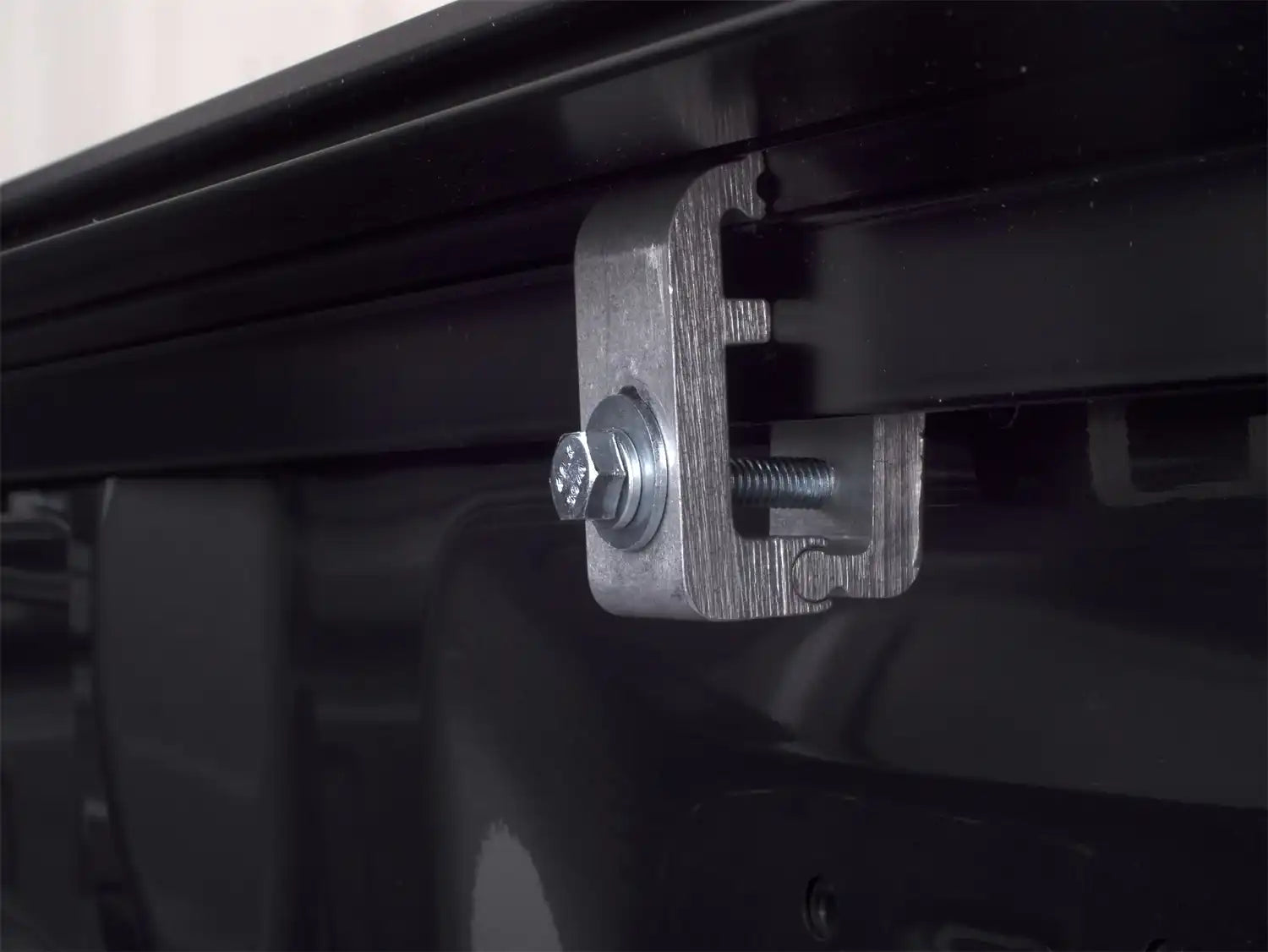 genesis_eliterollup_clamp.jpg