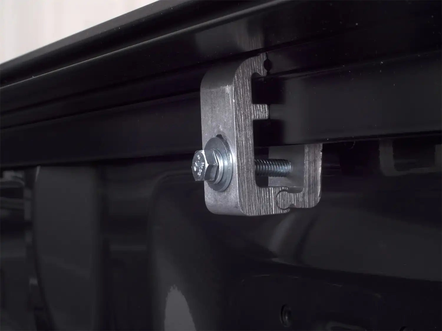 genesis_eliterollup_clamp.jpg
