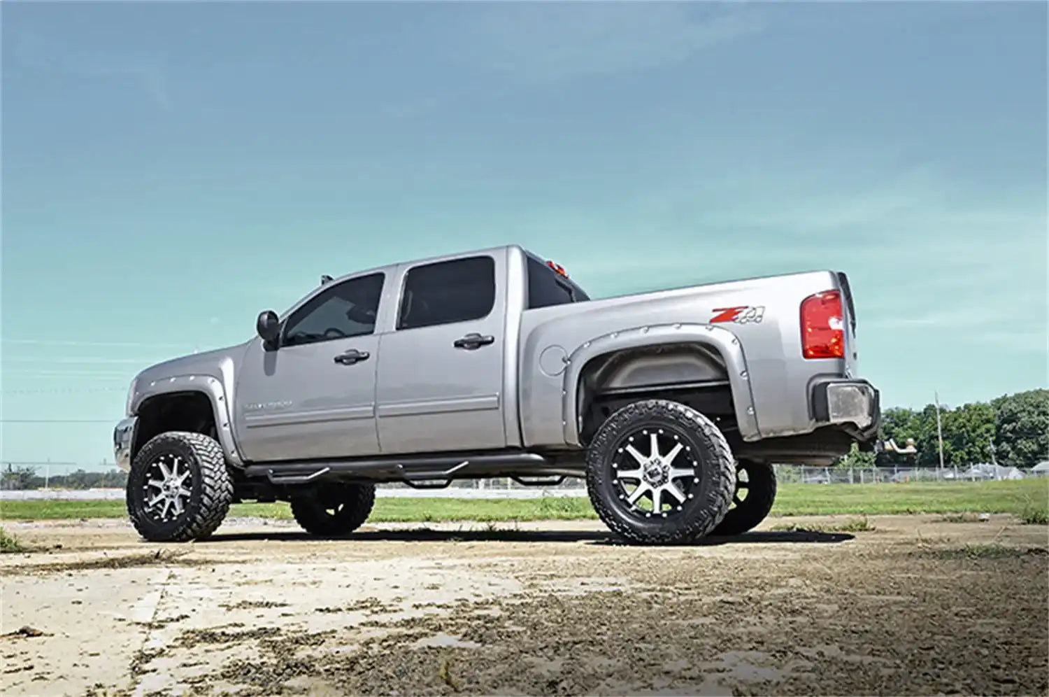 gm-fender-flares-painted_f-c10711-installed-rear_1.jpg