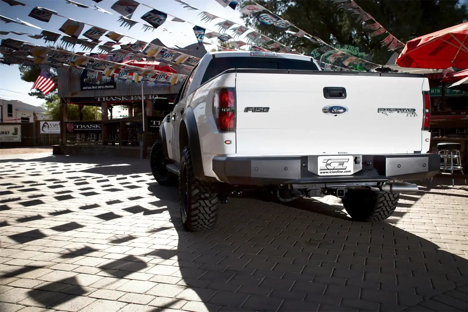 ici-alumilite-bumper-rbm46fdn-lifestyle4.jpg