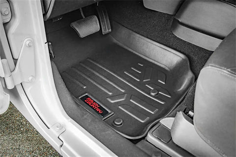 jeep-floor-mats_m-6141-installed-driver.jpg