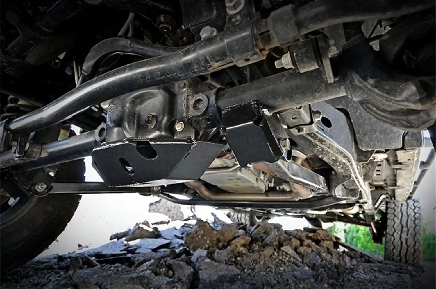 jeep-jk-front-dana-44-skid-plate_797-installed.jpg