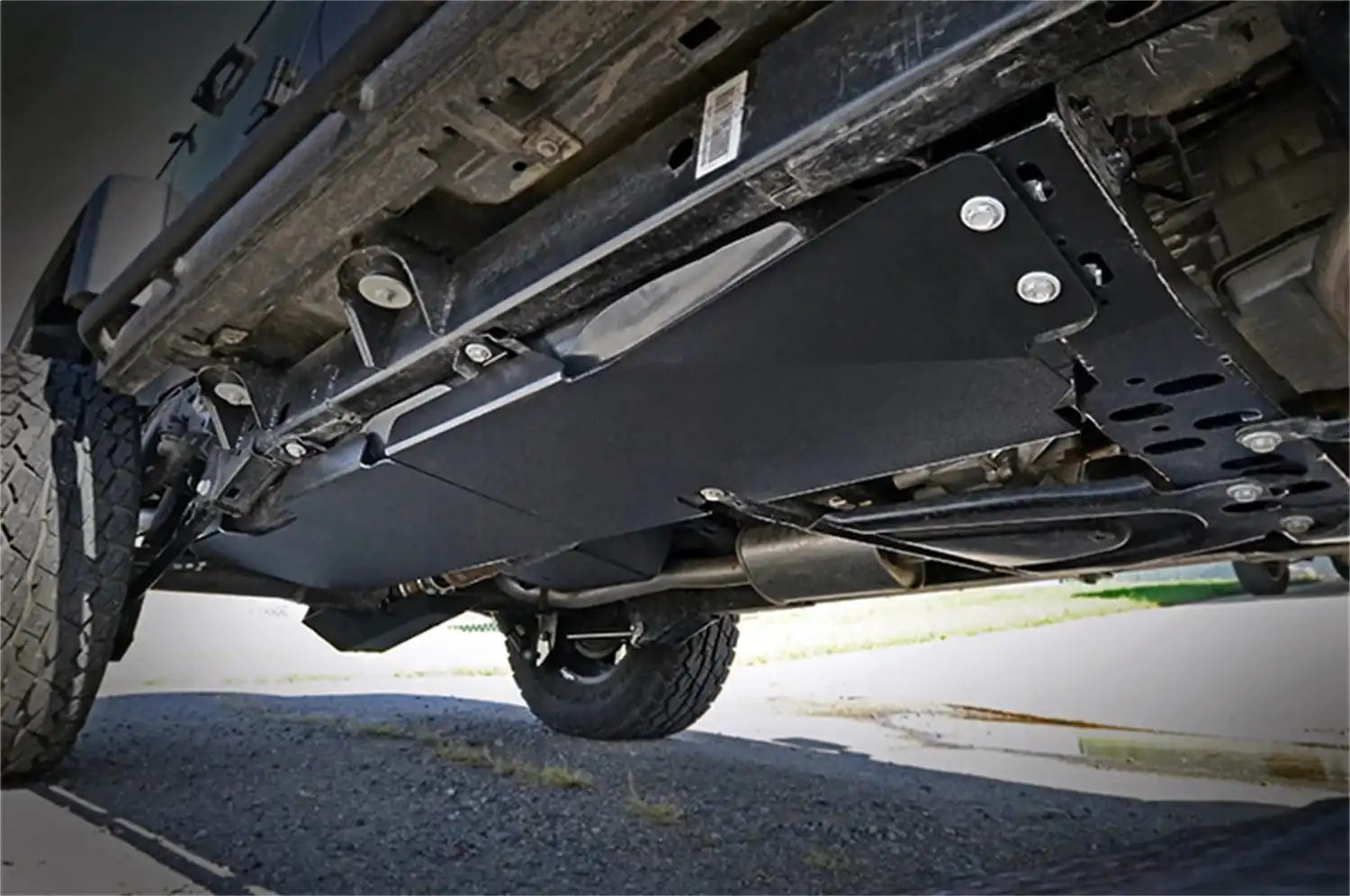 jeep-jk-gas-tank-skid-plate_795-installed_1.jpg