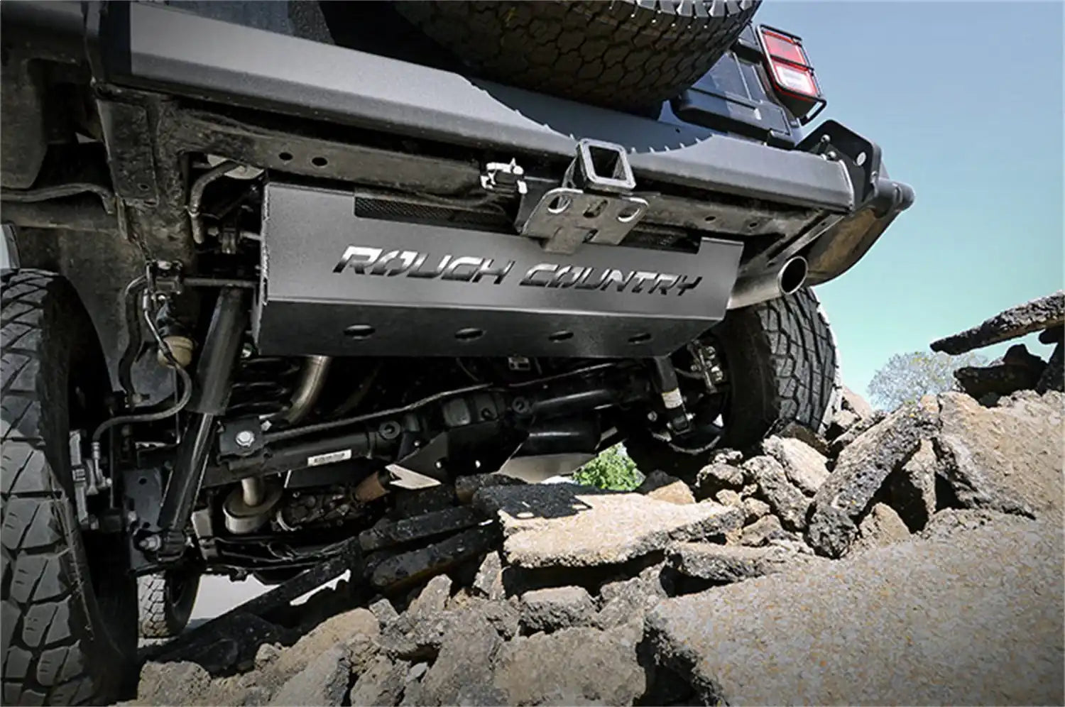 jeep-jk-muffler-skid-plate_779-installed.jpg