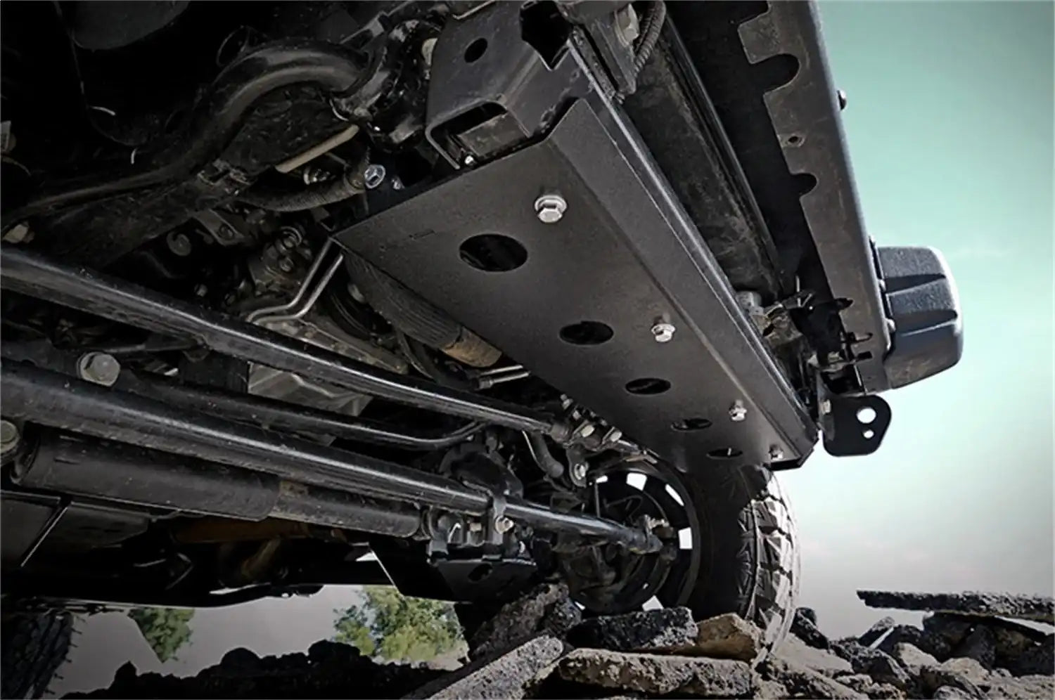 jeep-jk-sway-bar-skid-plate_776-installed.jpg