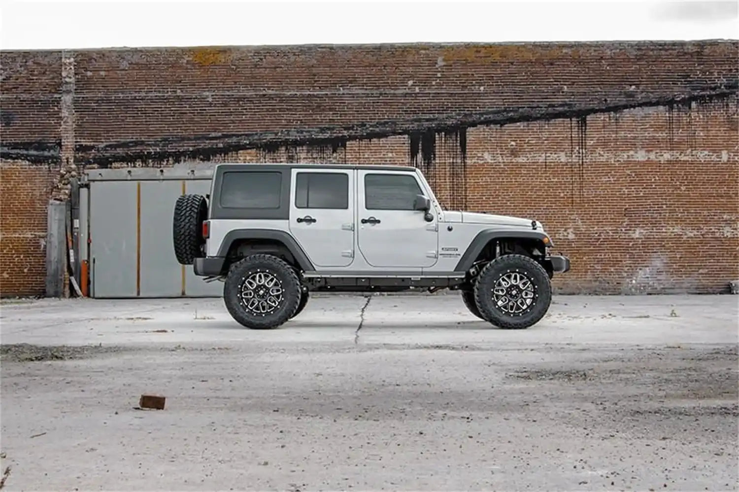 jeep-lift-kit_681s-installed-profile_1.jpg