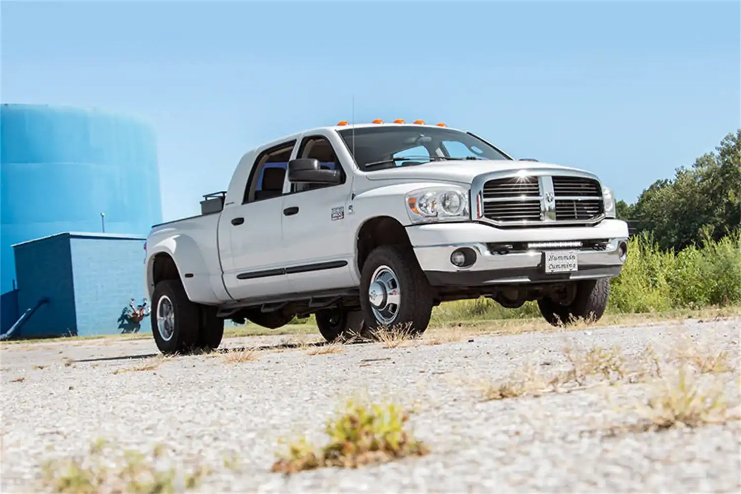 lights-20-inch-dodge-mounts_70568-white-ram-3500-fp_1.jpg