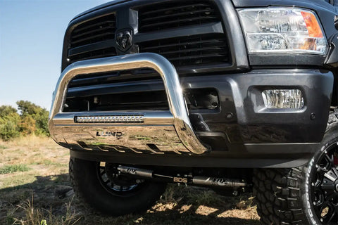 lund_47021205_bullbar_lifestyle.jpg