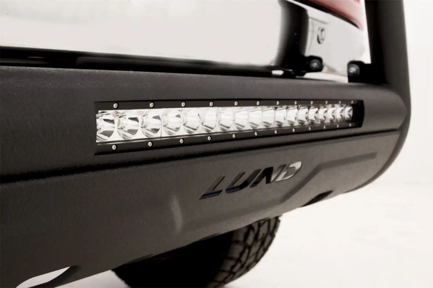 lund_47121209_bullbar_closeup.jpg
