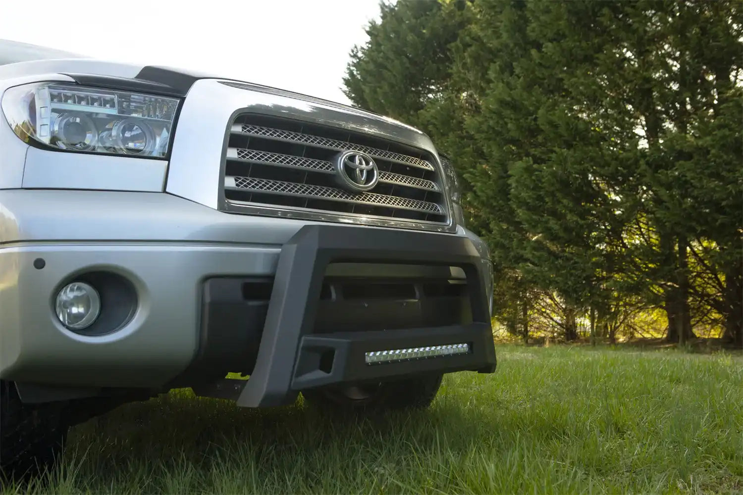 lund_bullbar_2016toyotatundra_86521209p03.jpg