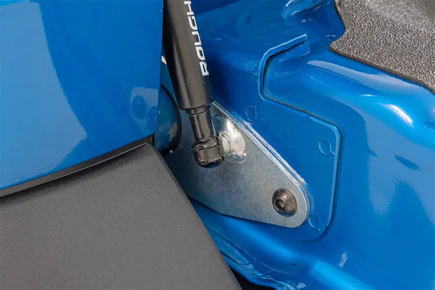 maverick-tailgate-assist-install6.jpg