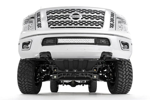nissan-16-titanxd-white-studiolow-87720_1.jpg