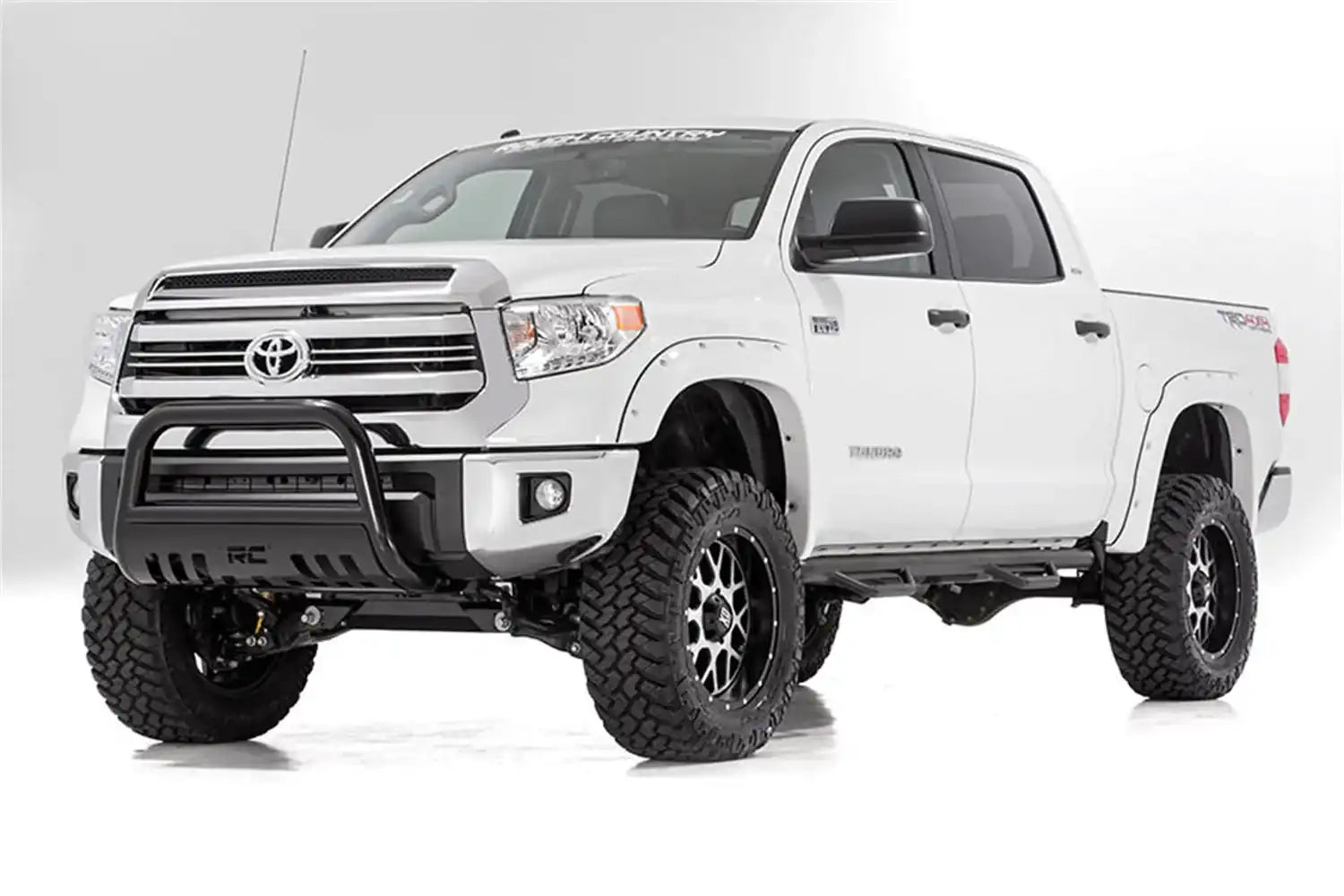 toyota-16-tundra-white-fd-studio-773n2_3_1.jpg