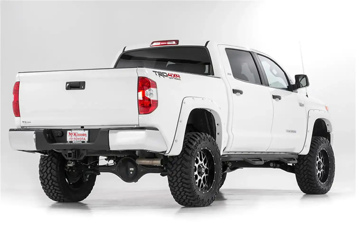 toyota-16-tundra-white-rp-studio-773n2_1_1.jpg