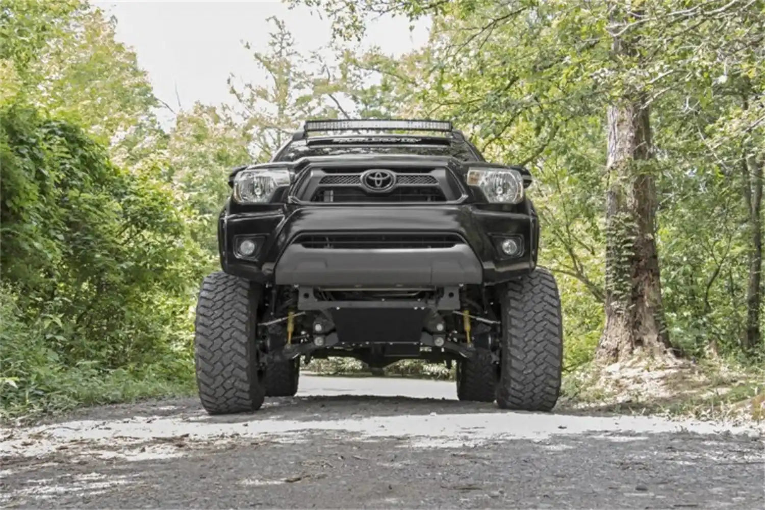 toyota-2013-tacoma-747-20-frontlow-outdoor_2_1_1.jpg