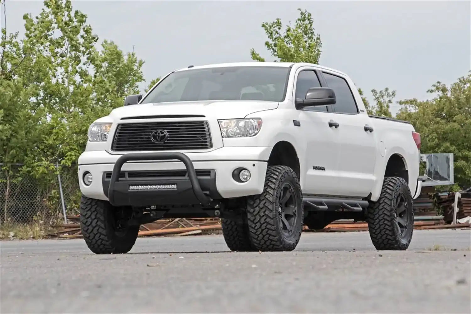 tundra_led_bull_bar_outdoor_1.jpg